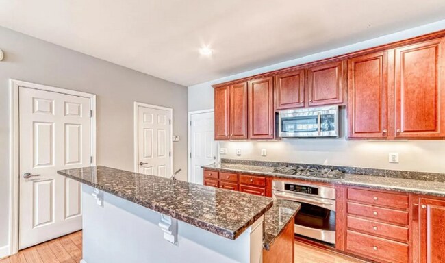 Building Photo - 2267 Oberlin Dr