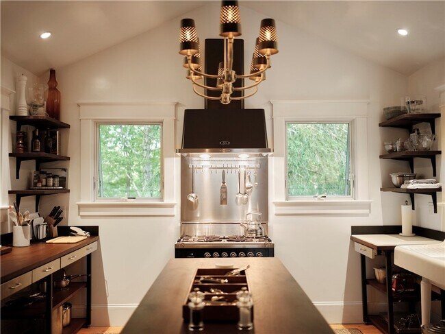 Building Photo - 38 Lake St