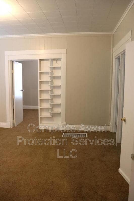 Building Photo - 808 W 11th St