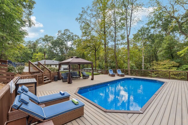 Building Photo - NEW! Fully Furnished Atlanta Oasis - Upsca...