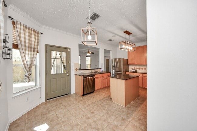 Building Photo - 5922 Hollister Cole