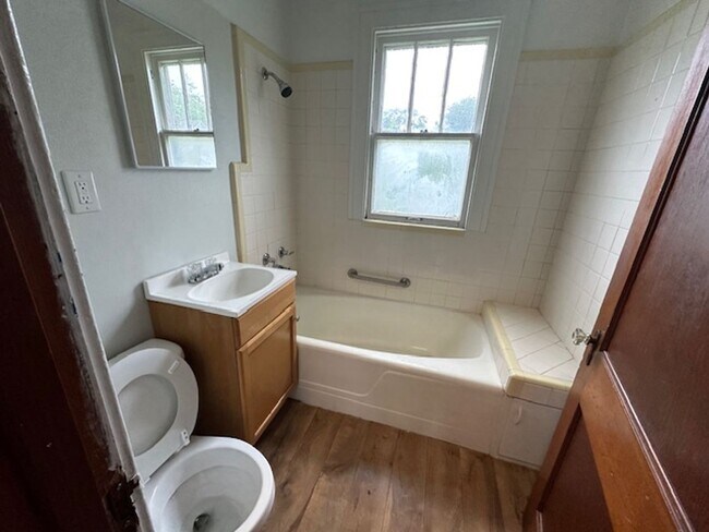 Building Photo - Charming 2-bedroom home located in Peoria,...