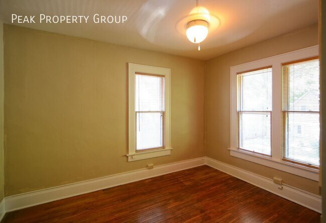 Building Photo - 211 E Northwood Ave