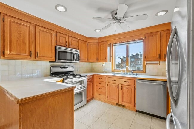 Building Photo - 72 Cambridge Rd