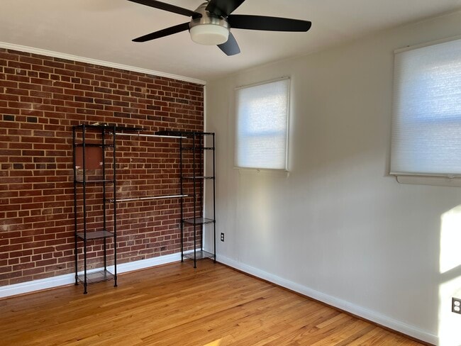 Building Photo - 3047 O St SE