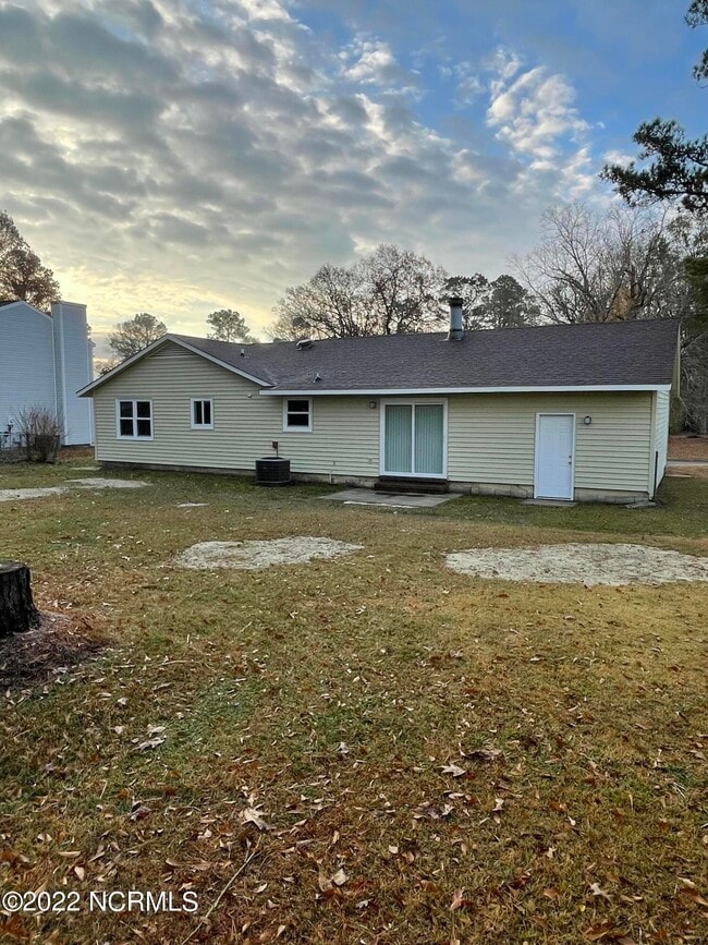 Building Photo - 405 Sterling Rd