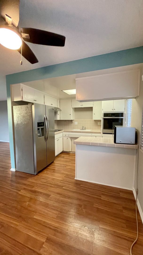 Building Photo - 2 Bedroom, 2 Bath Condo Blocks to the Beach, Pet Friendly, Sunset Views, Parking!