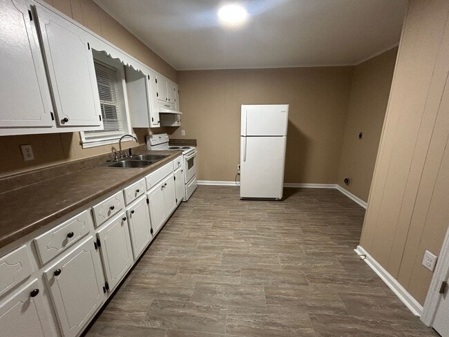 Building Photo - Washington Square Apartments #18