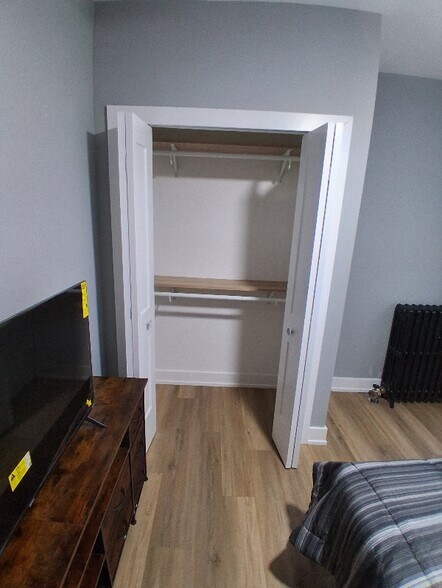 Building Photo - 3422 W Dickens Ave