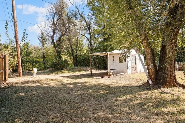 Building Photo - 2812 S Broadway Ave