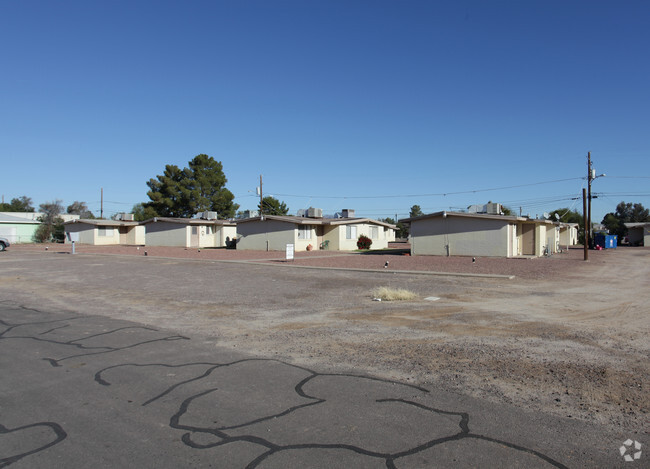 Primary Photo - Valencia Apartments