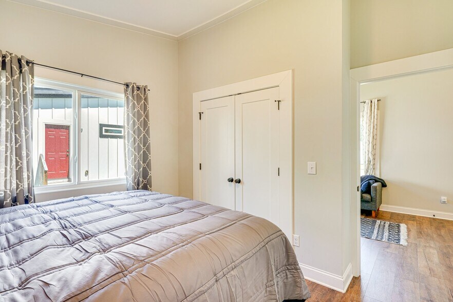 Building Photo - 325 Dowd St