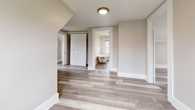 Building Photo - Lorain 2 Bedroom Single Family Home