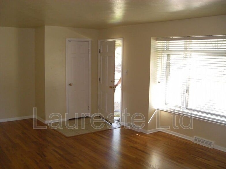 Building Photo - 3344 S Elmira Ct