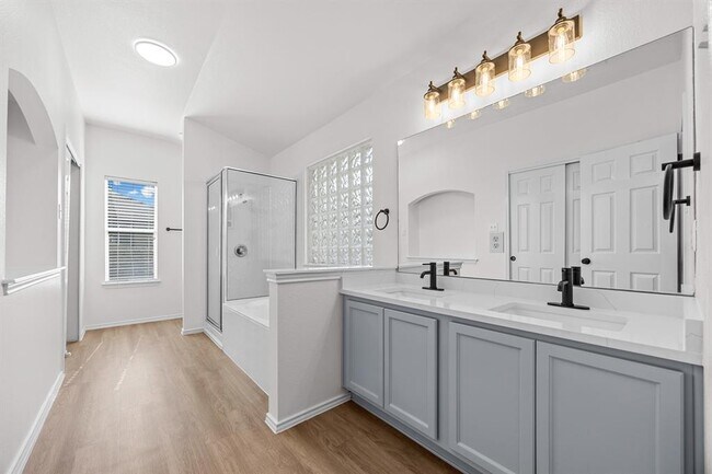 Building Photo - 10208 Laredo Dr