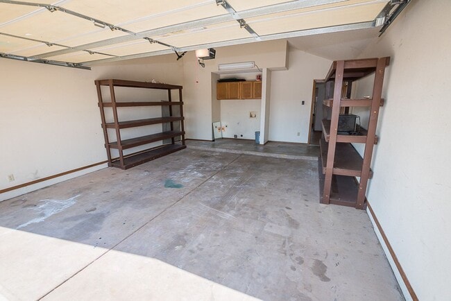Building Photo - Contemporary home with 3 bedrooms, 2 bath, 2 car garage, A/C, Fenced Yard