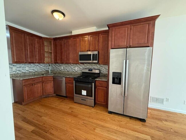 Building Photo - 33 Nelson Ave