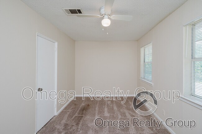 Building Photo - 600 S Broadway Ave