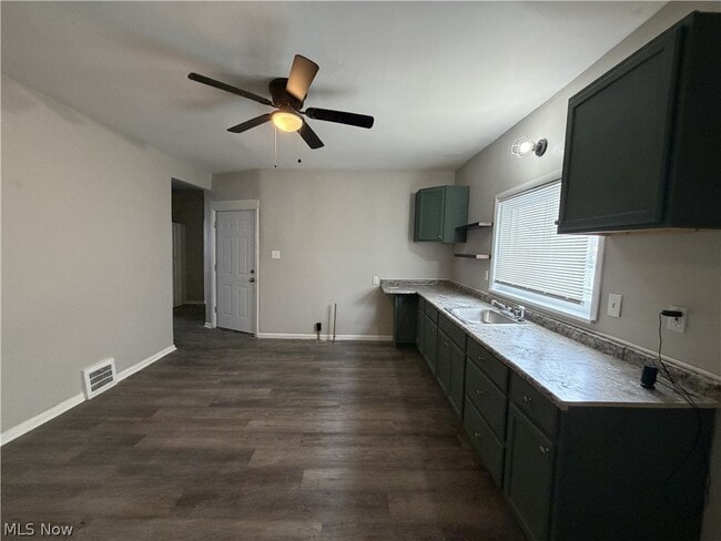 Building Photo - 15340 Yorick Ave