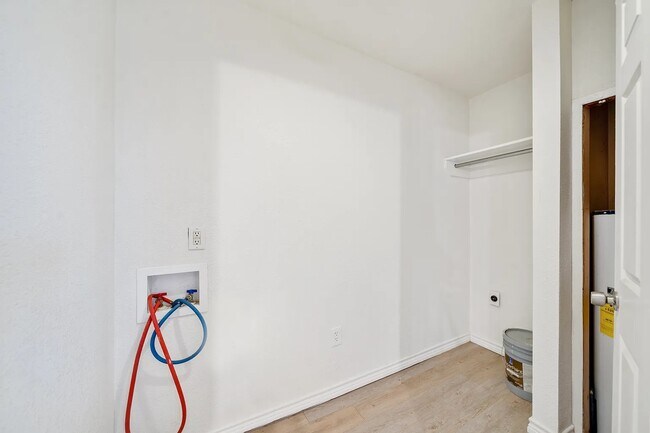 Building Photo - 1411 Sycamore St