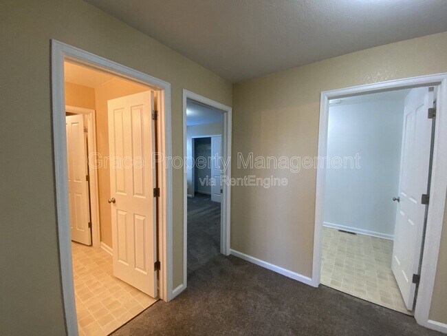 Building Photo - 239 Bristlecone St