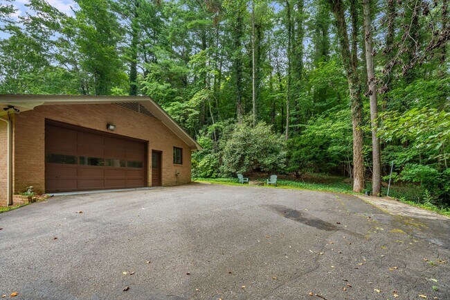 Building Photo - 102 Arbor Ln