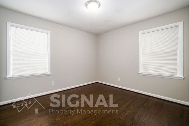 Building Photo - 213 Lake Dr Cir NE