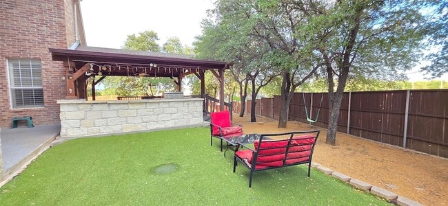 Building Photo - 1001 Llano Trce
