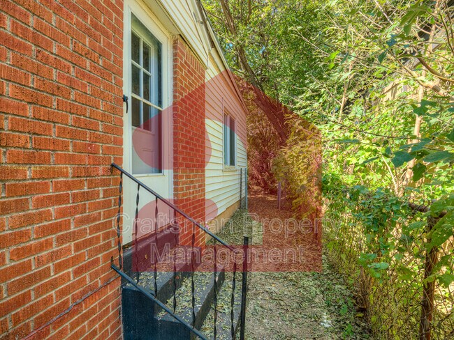 Building Photo - 1201 Carverdale Dr