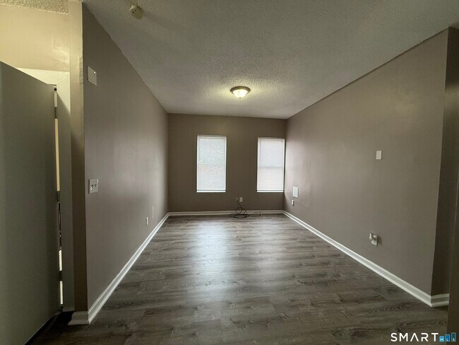 Building Photo - 5 Winter St