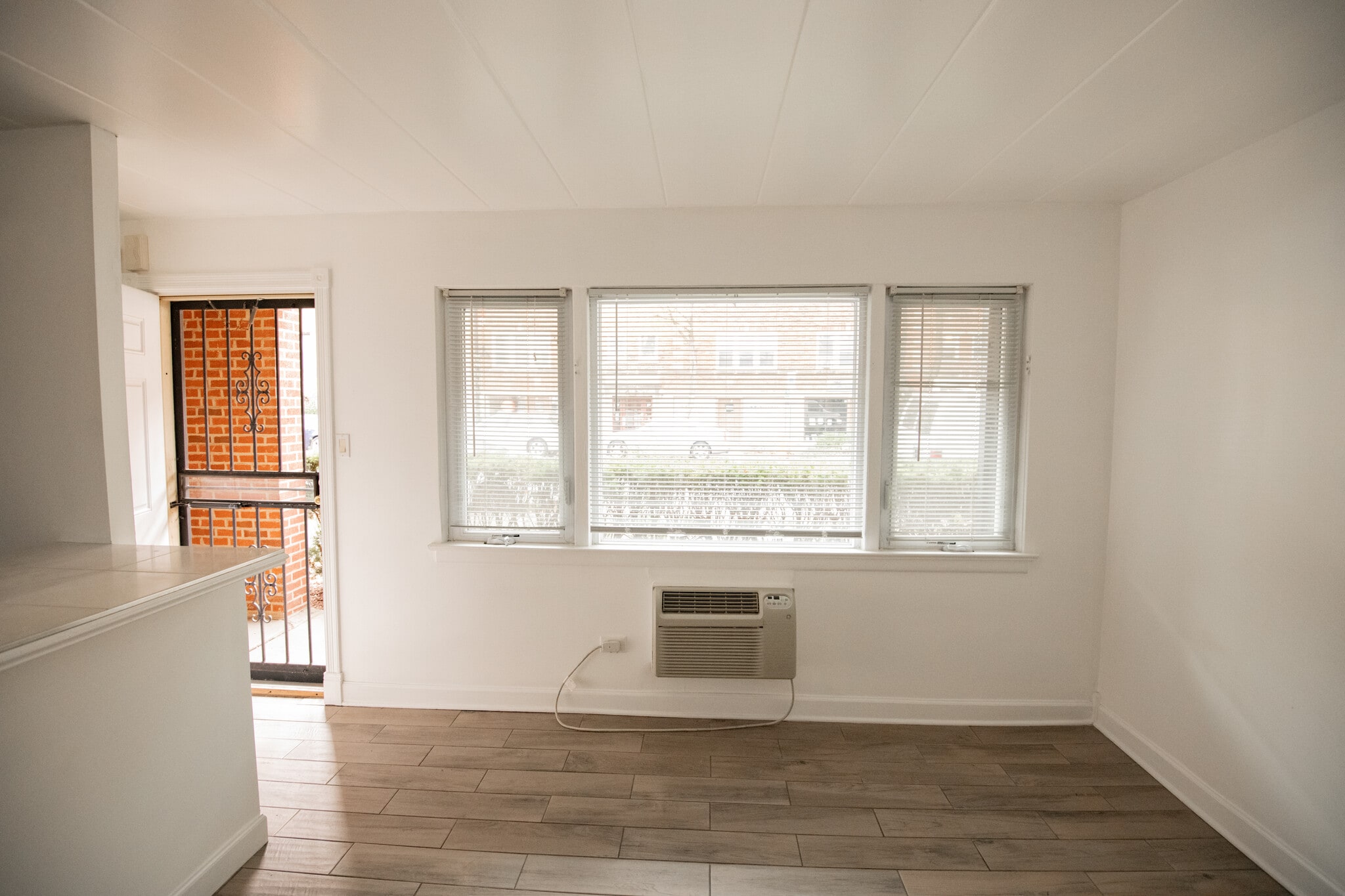 Building Photo - 40 Harrison St