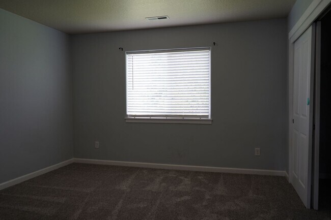 Building Photo - 4316 NE 58th Cir