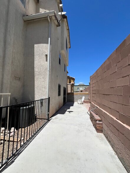 Building Photo - 2178 Dragon Claw Ln