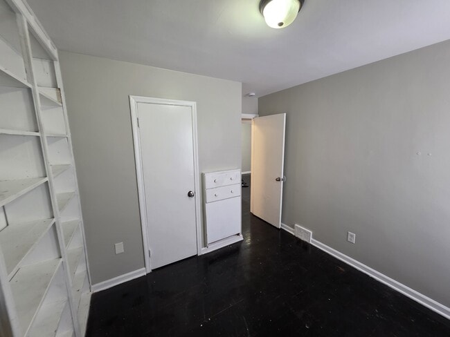 Building Photo - 8639 Minock St