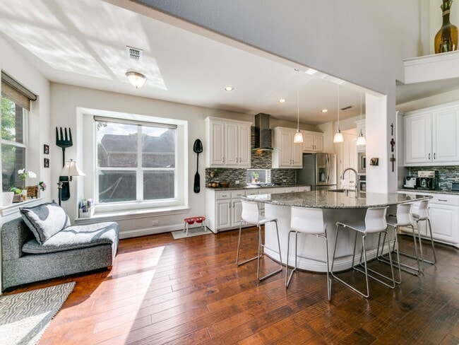 Building Photo - This home is a must see!!