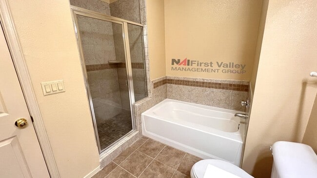 Building Photo - 2 Bedrooms, 2 Baths