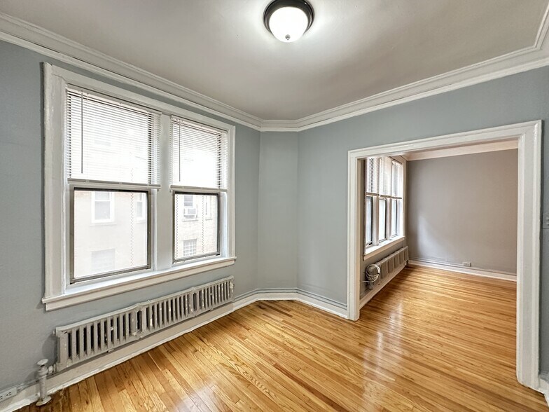 Building Photo - 1363 W Estes Ave