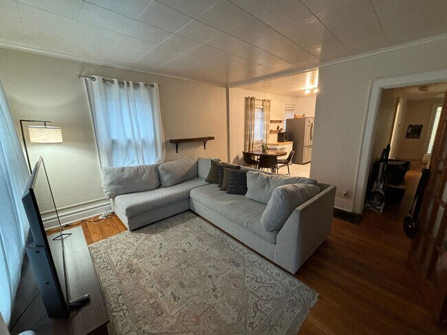 Building Photo - 300 Milburn Dr
