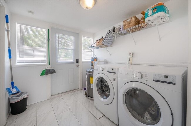 Building Photo - 207 W Hiawatha St