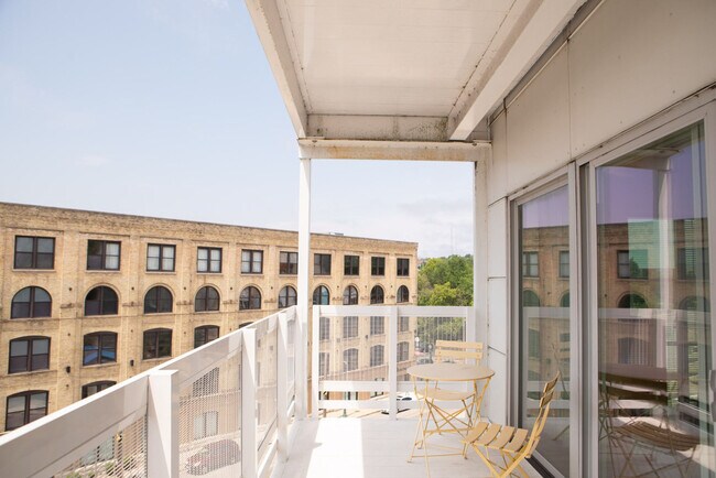 Building Photo - 1640 N Water St