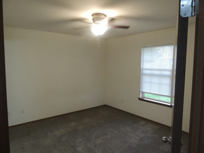 Building Photo - 1015 N Missouri Dr
