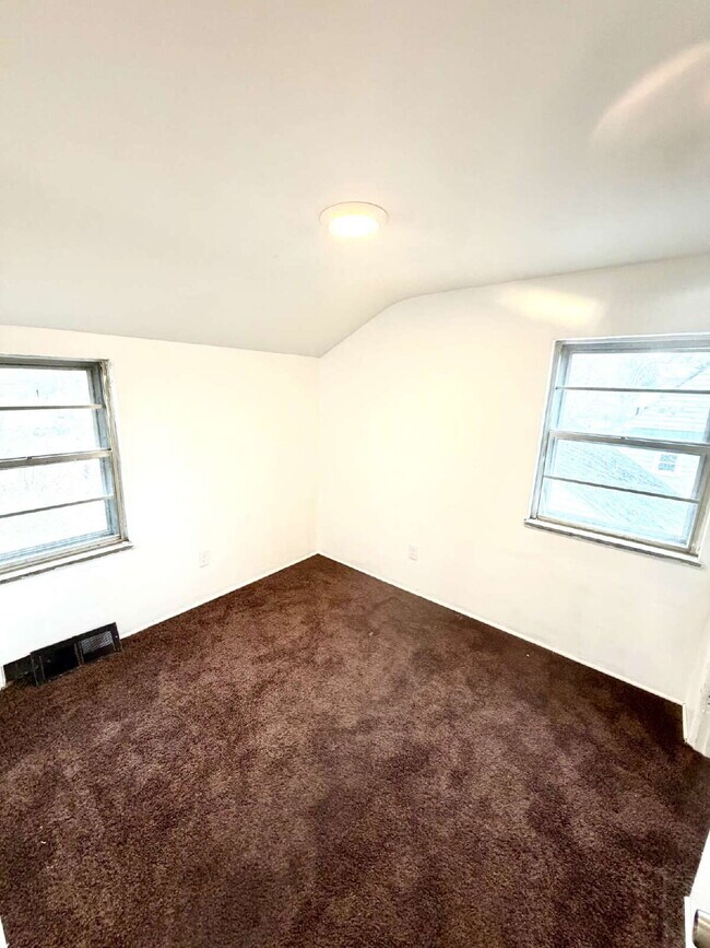 Building Photo - Fully Renovated 3 Bedroom 1 bath Home!