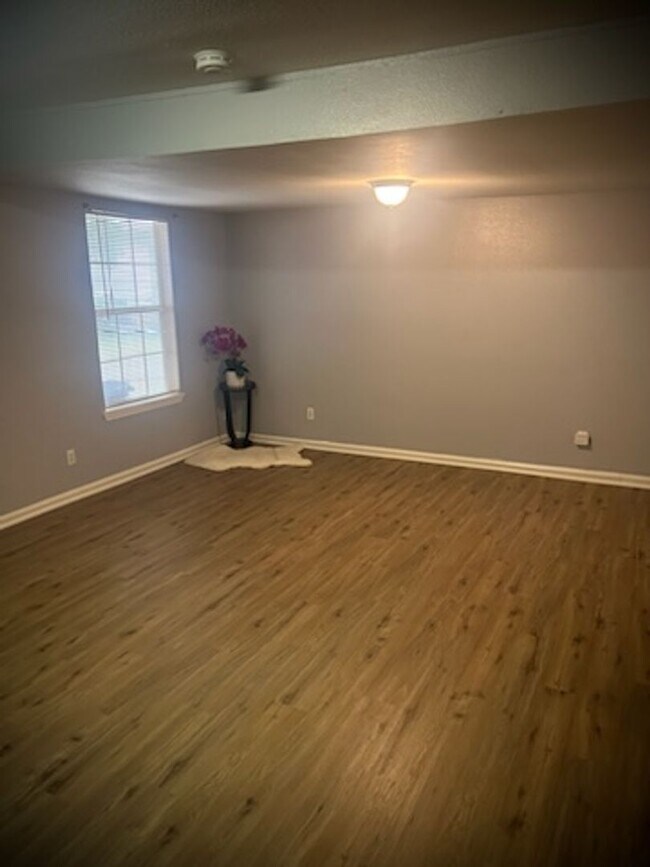 Building Photo - 739 E Ashby Pl