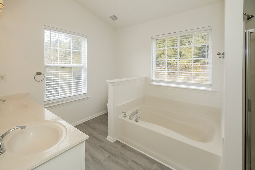 Building Photo - 4969 Saddle Creek Cir