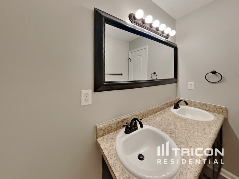 Building Photo - 980 Culverson Ct