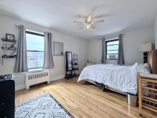 Building Photo - 165 Vroom St