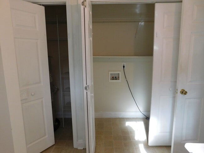 Building Photo - 273 Scott Farm Ln