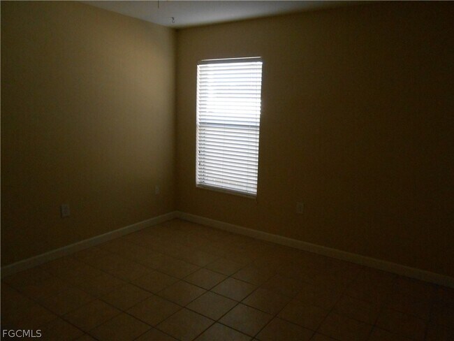 Building Photo - 612 McArthur Ave