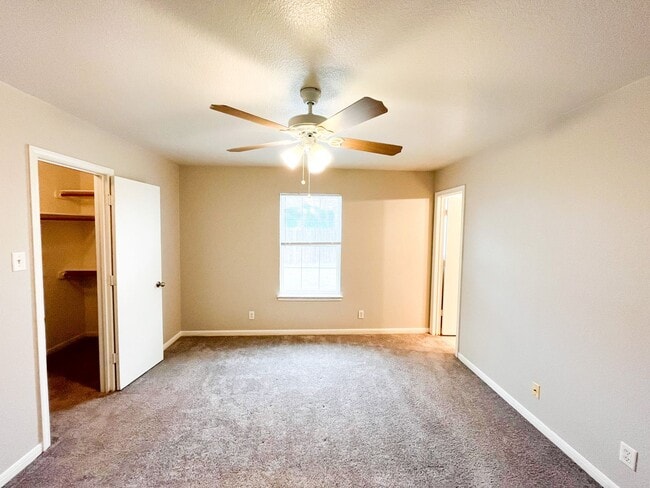 Building Photo - 1213 Cinch Dr