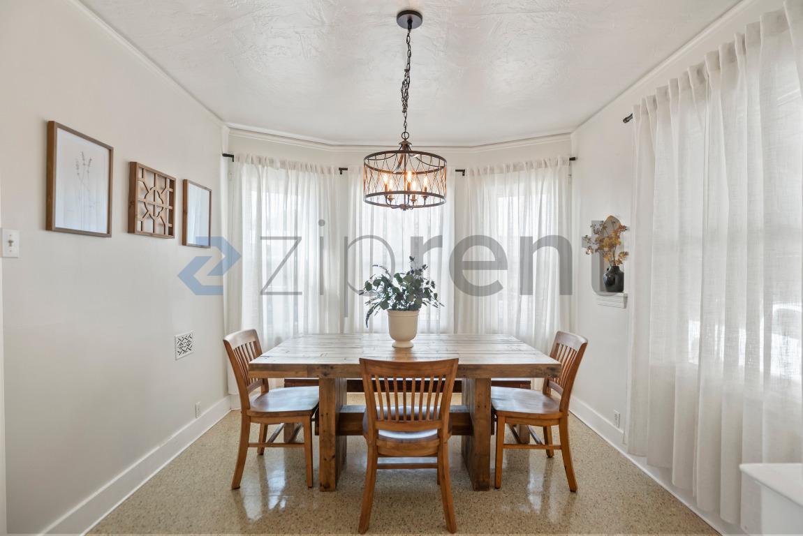 Building Photo - 1337 Acacia St